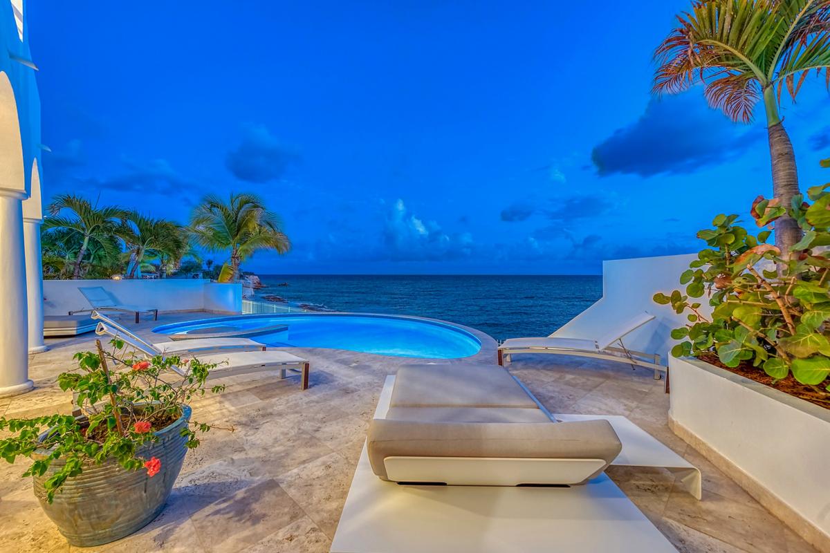 Pool Villa rental St Martin - Pool night